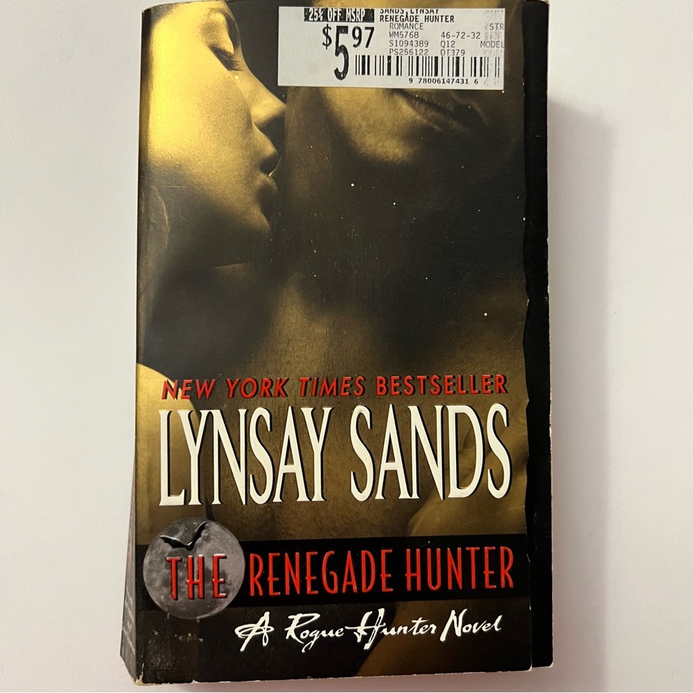 The Renegade Hunter by Lynsay Sands paperback novel
